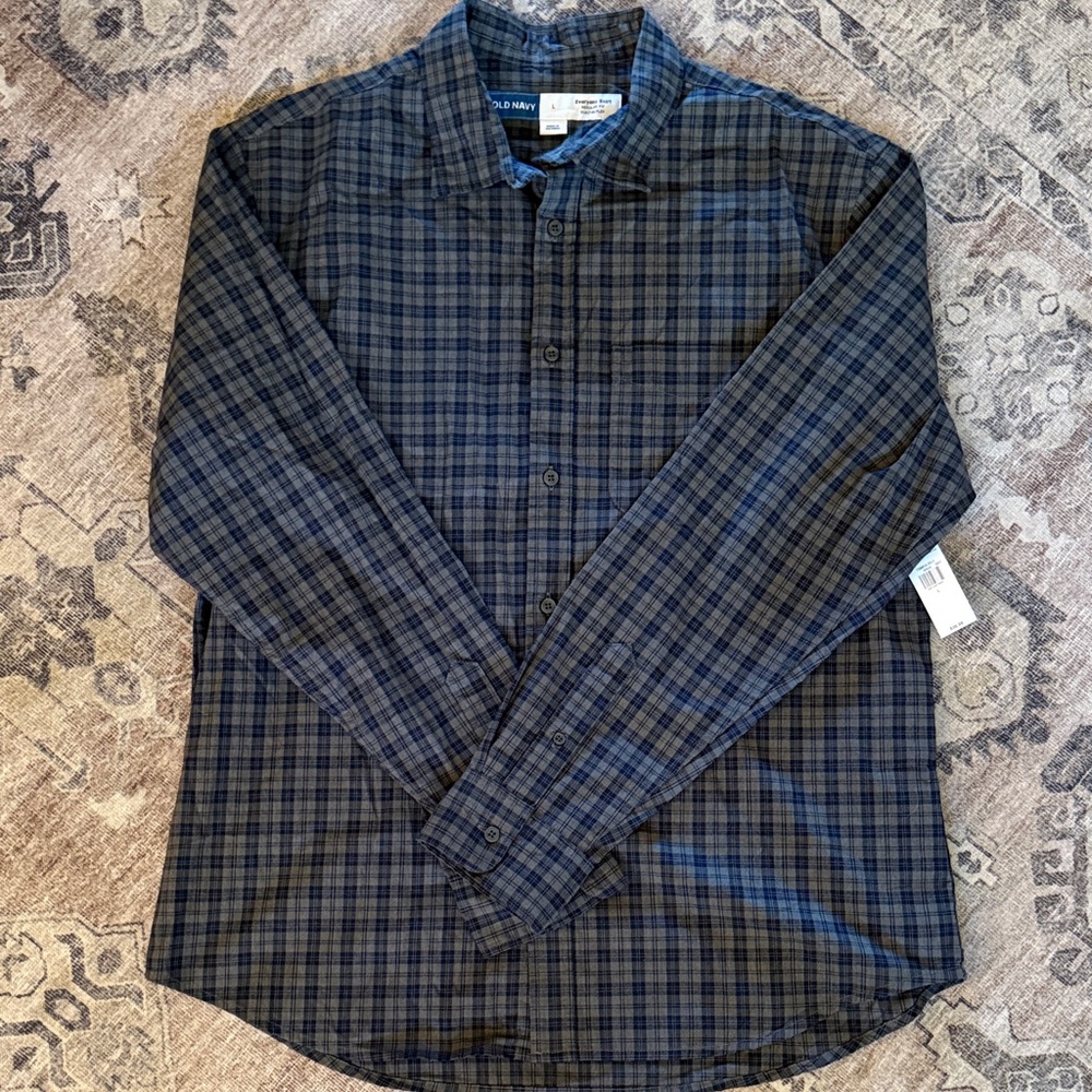 Old Navy Men's Navy Checkered Shirt